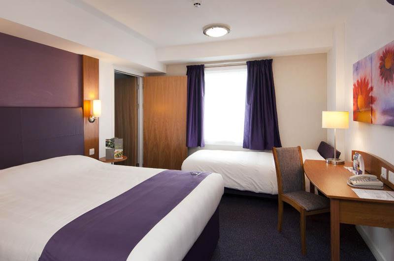 Premier Inn Kettering Ngoại thất bức ảnh